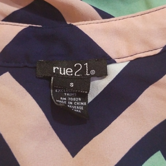 rue 21 Long sleeve Size S - Picture 6 of 6